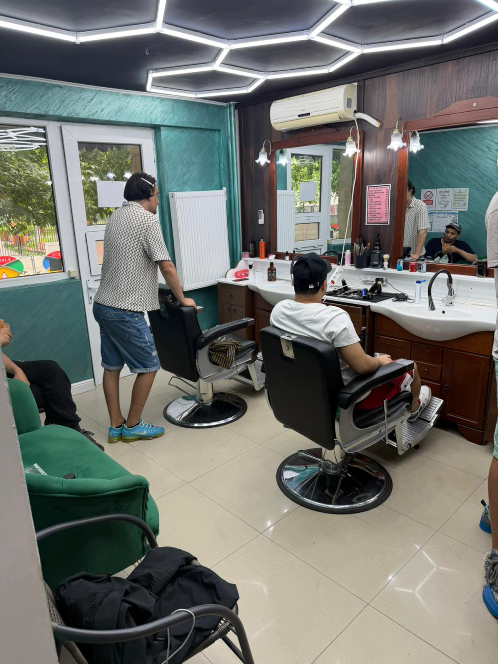 BARBER CHANGES LIVES SRL